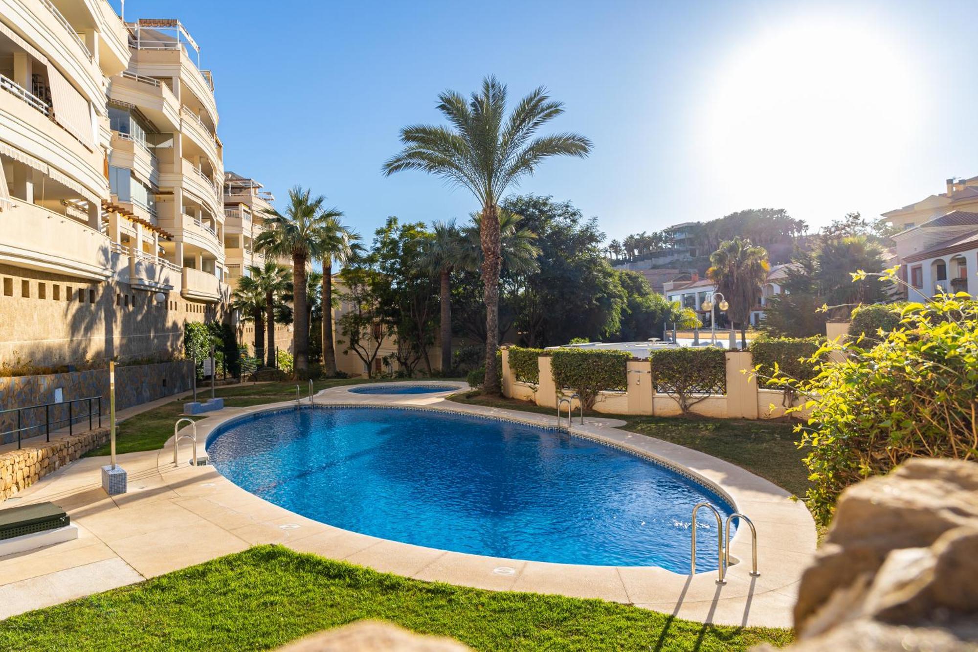 Holidays2Nueva Torrequebrada 2 Bedrooms And 2 Bathrooms, Terrace, Community Pool And Garage ベナルマデナ エクステリア 写真