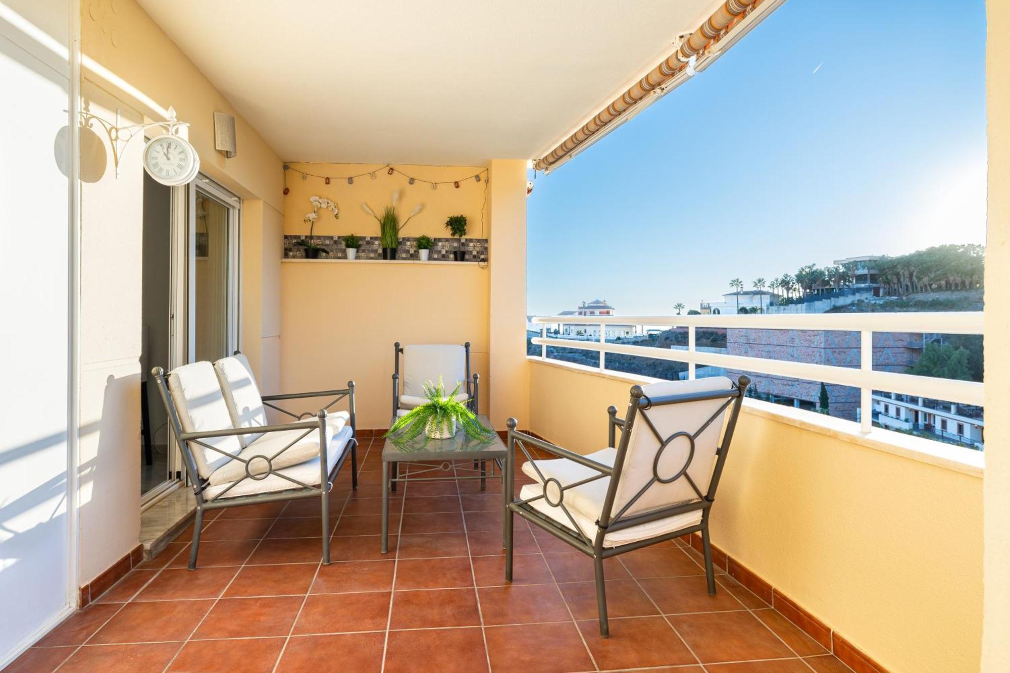 Holidays2Nueva Torrequebrada 2 Bedrooms And 2 Bathrooms, Terrace, Community Pool And Garage ベナルマデナ エクステリア 写真
