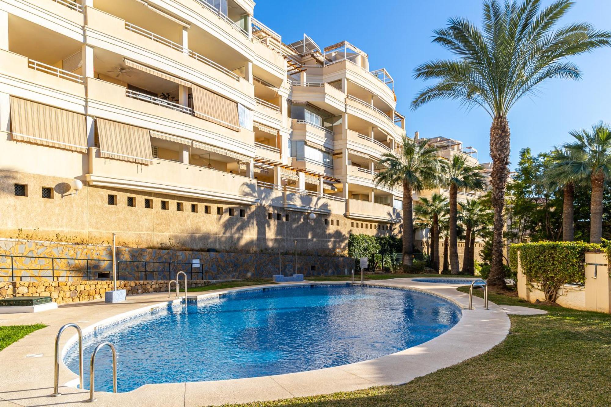 Holidays2Nueva Torrequebrada 2 Bedrooms And 2 Bathrooms, Terrace, Community Pool And Garage ベナルマデナ エクステリア 写真