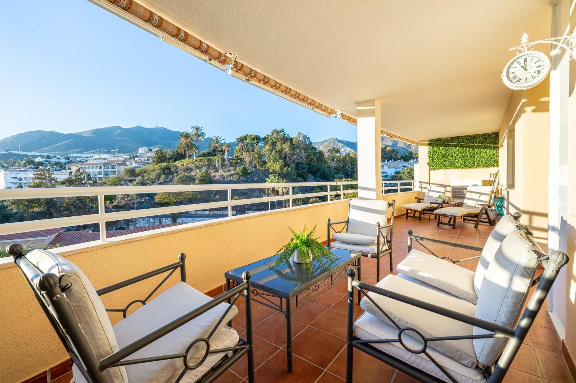 Holidays2Nueva Torrequebrada 2 Bedrooms And 2 Bathrooms, Terrace, Community Pool And Garage ベナルマデナ エクステリア 写真