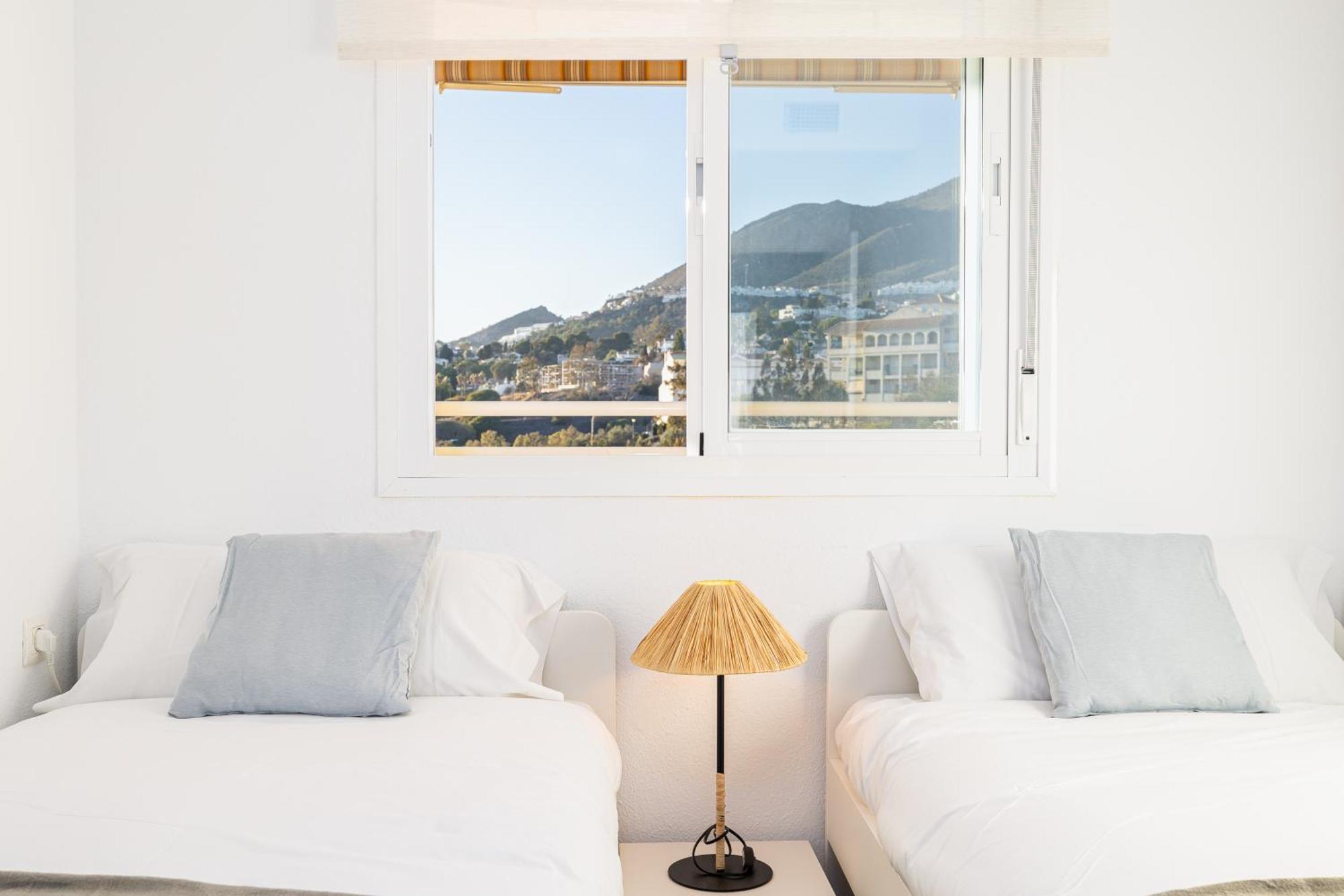 Holidays2Nueva Torrequebrada 2 Bedrooms And 2 Bathrooms, Terrace, Community Pool And Garage ベナルマデナ エクステリア 写真
